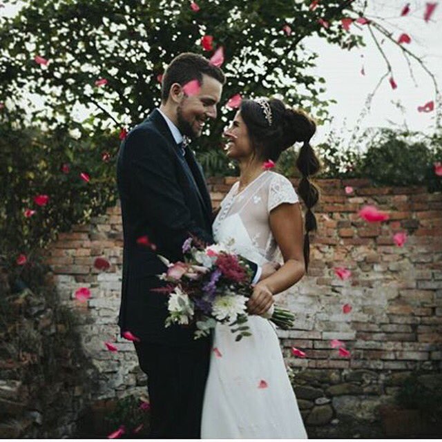 dorothysblog's tweet photo. Domingos con novias así 😍 (📷 #m2visualstudio 🎉 @vintageventos 🌺 #pandofloristas 👰🏻 @Otaduy_official) #dorothyloves https://t.co/3oojZ8zRAB
