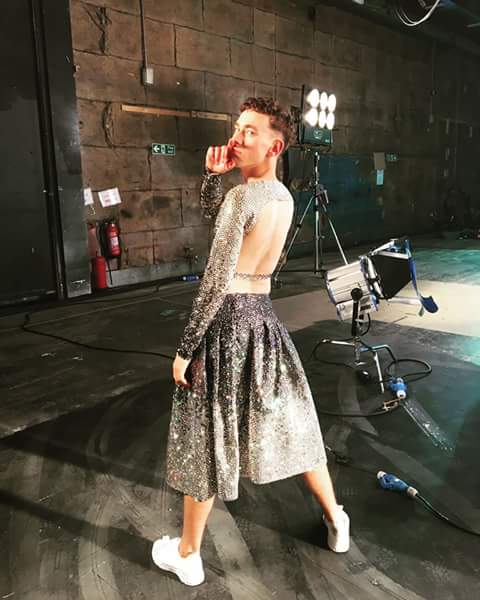aylinlemus99's tweet photo. Olly 😍😍😍😍👍✌🎧 https://t.co/E3R438hAYs