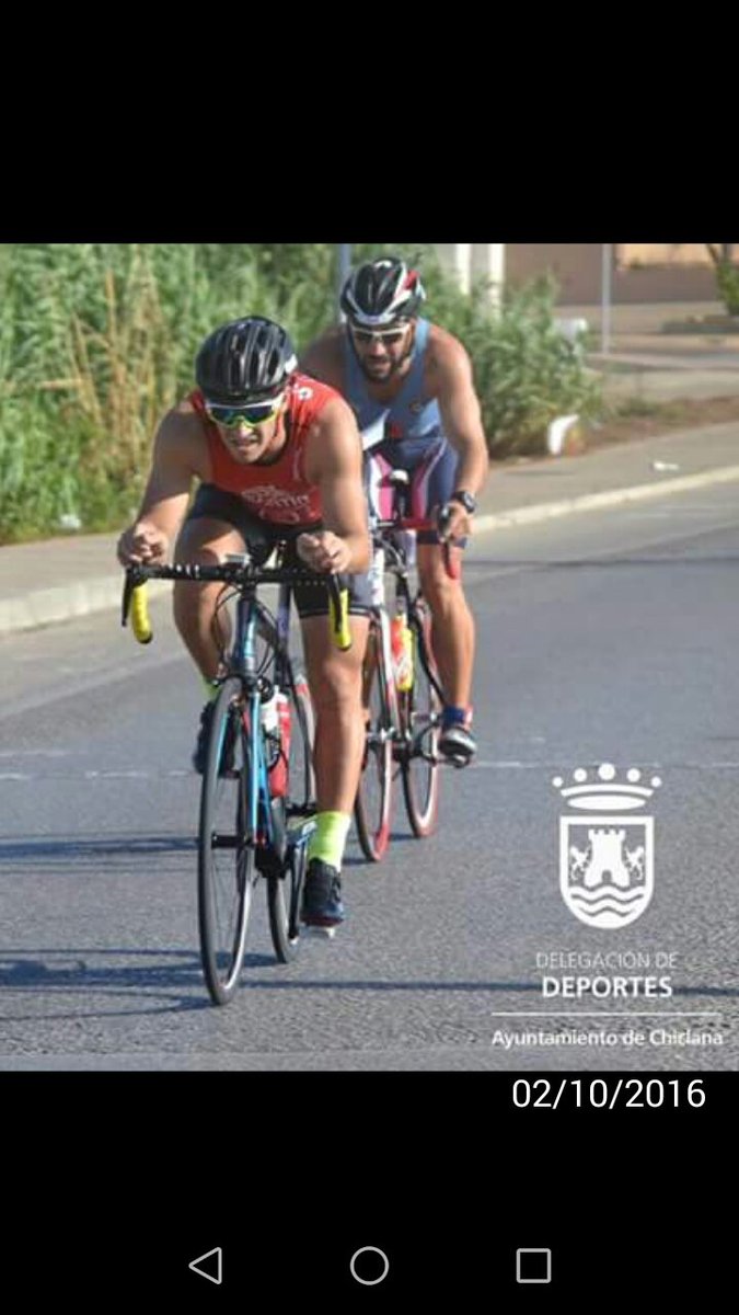 Dándolo todo a por el grupo de delante. 
Tri Chiclana!!!