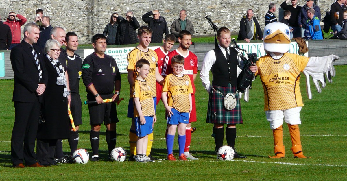 HNM_AHendry's tweet photo. @NorrieEScorrie Nice to see you playing your part in yesterday's pre-match formalities, complete with new kit. https://t.co/o5sgkphDvN
