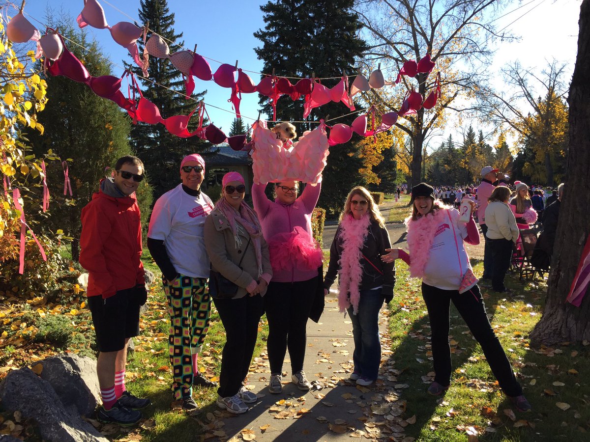 WestinCalgary's tweet photo. #pinkbras @cbcf #CIBCRunfortheCure https://t.co/pwUGhZPGoO