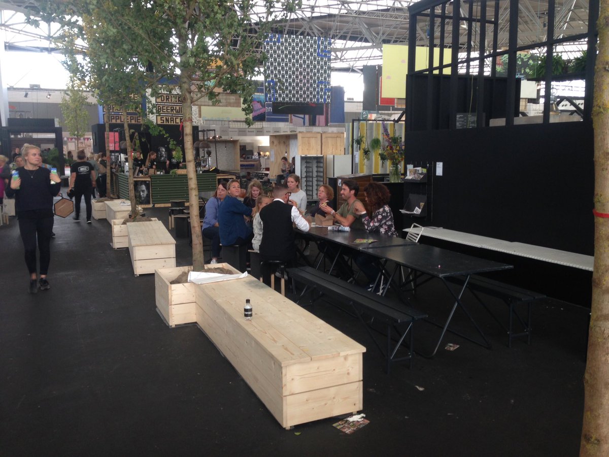 vtwonen crew klaar voor afbouw vt wonen&amp;design beurs. Was een super editie!