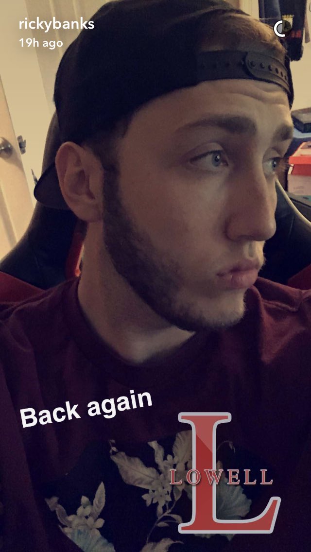 RepKnive's tweet photo. @Banks you you back at the F house? https://t.co/JGm1zQT96s