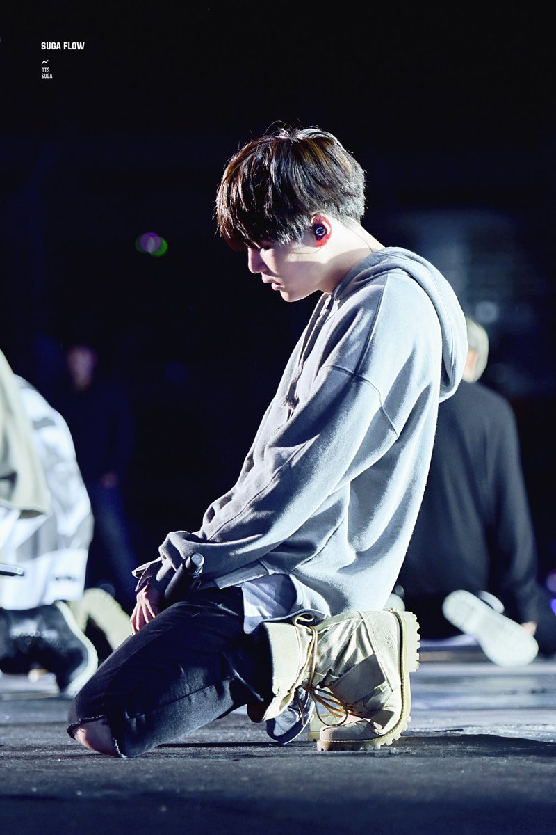 BTSArmyGlobal's tweet photo. he looks surreal omg 😍 https://t.co/WEj6CTv3o7