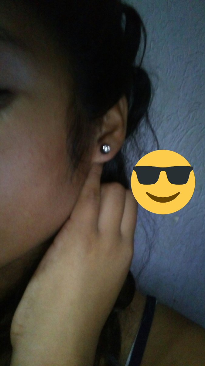 sotelo_ashly's tweet photo. Mi perforación de oido https://t.co/ZcNWxfZ1oL