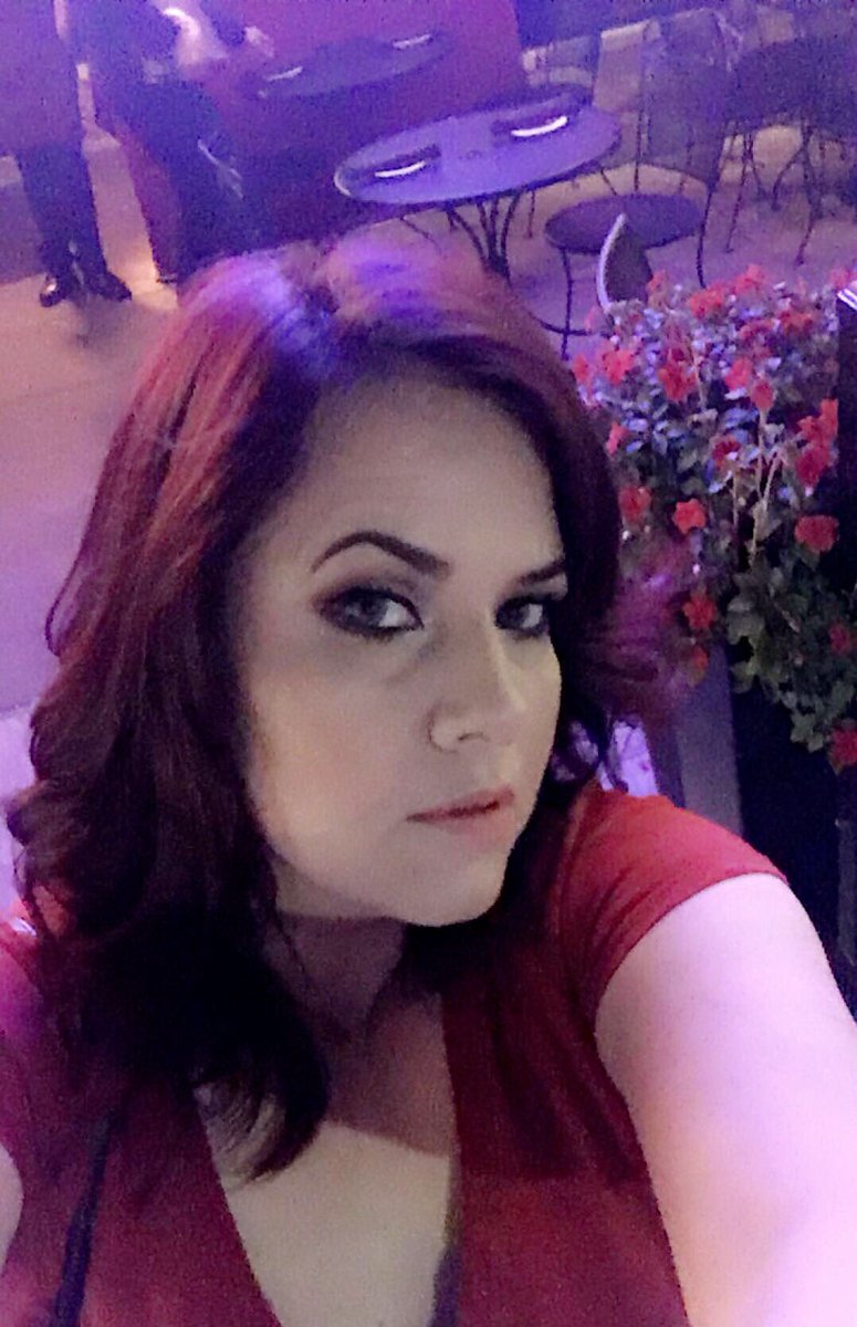 nyzajv's tweet photo. Did my moms makeup yesterday and she was looking too cute #mompose https://t.co/1pRsxmrPRV