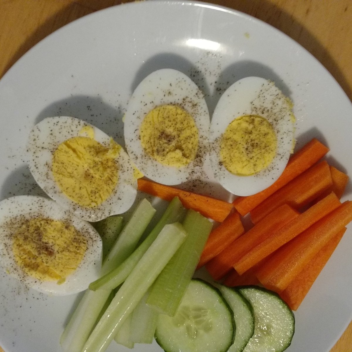 dailybreadpix's tweet photo. #lunch. With chipotle hummus for dipping &amp; a slice of toast with PB &amp; J https://t.co/dB1aRaBt9G