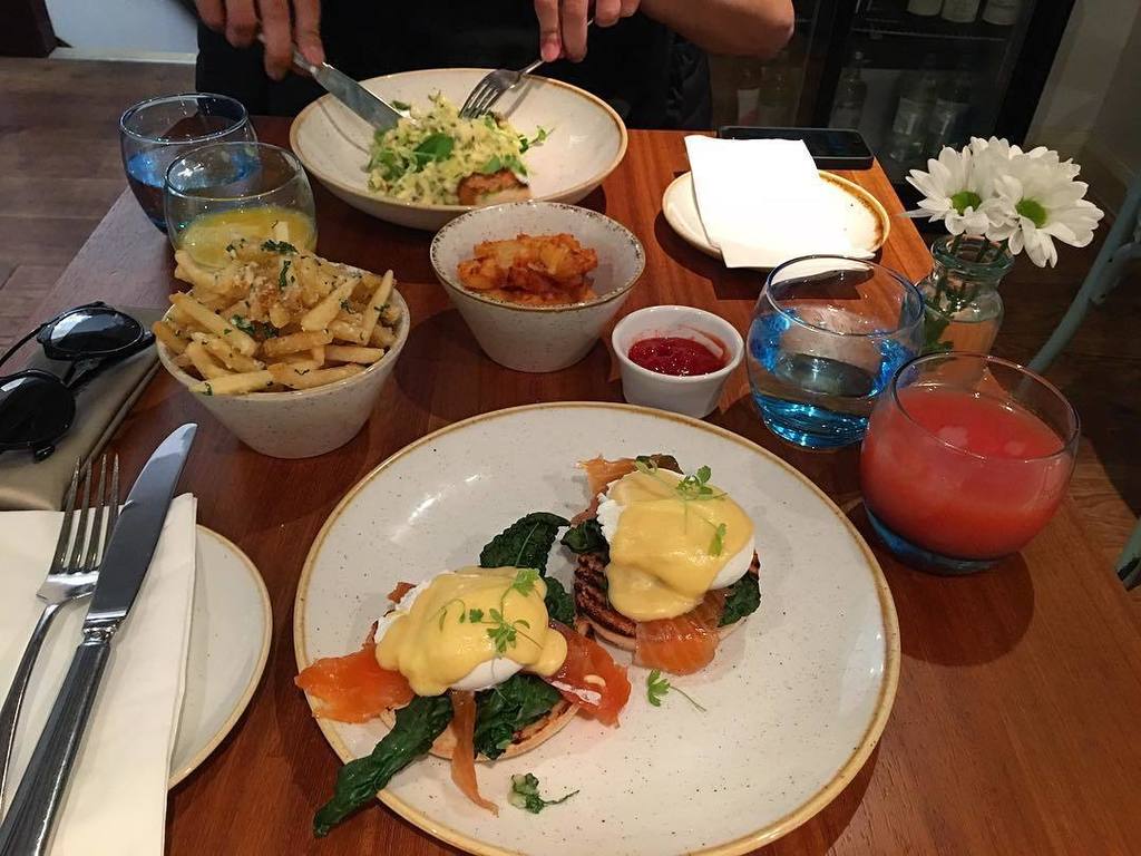 Halal_Girl's tweet photo. Weekend brunch date at @saltandhoneybistro 👫🍳🐟 #HGAT https://t.co/vGAJi7dt2H https://t.co/urWwBCo1Jr