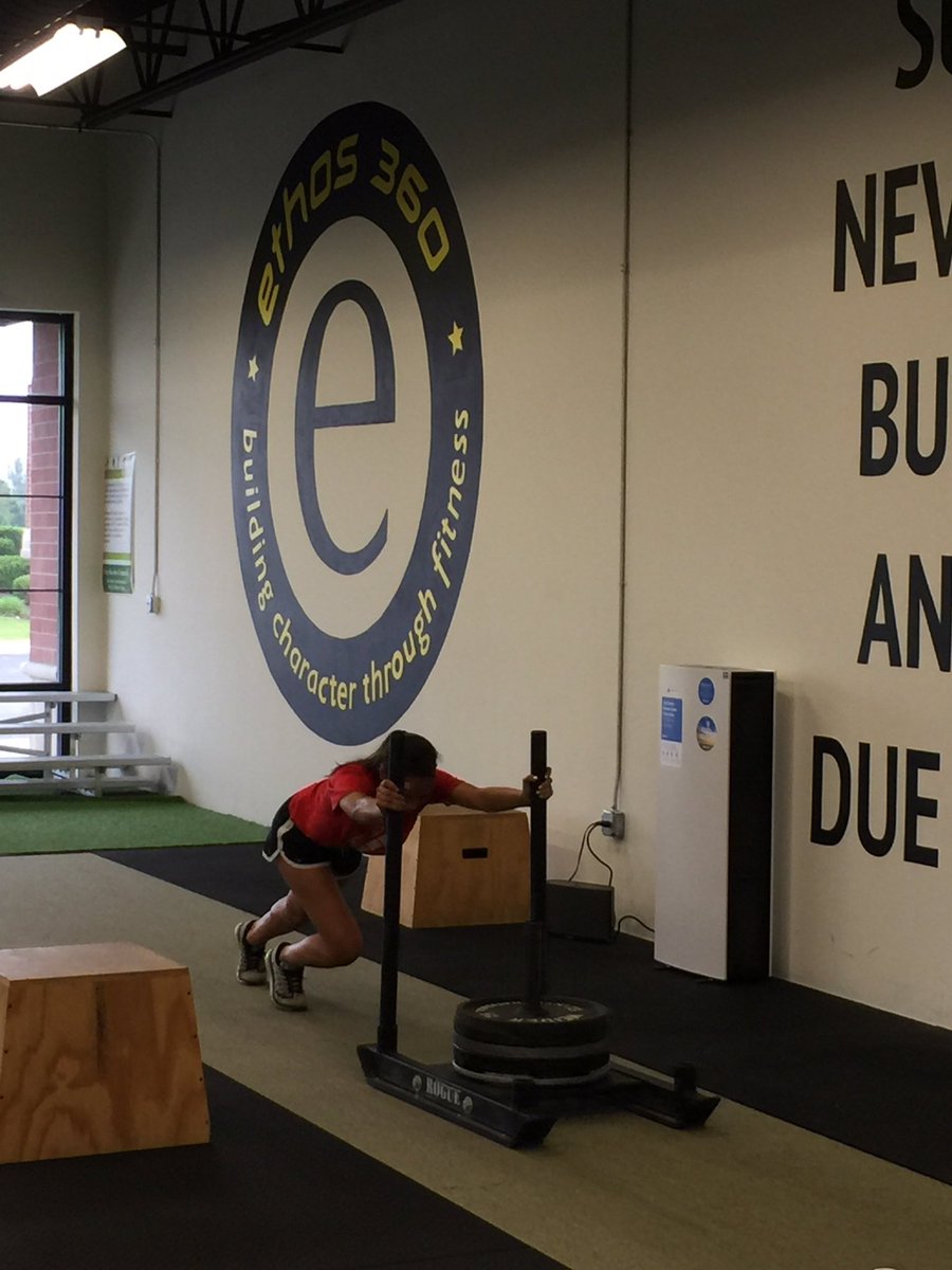 kelly_krause22's tweet photo. @Ecabrera1924 training on the weekends to get #stronger!! #stronggirl #weekendworkouts
#relentlesspursuit #bhsgirlsbasketball #ethos360 https://t.co/IBFdjlUfmD