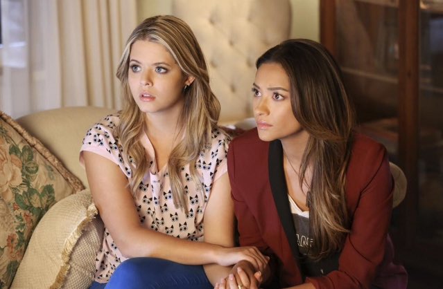 PLLrol_'s tweet photo. ¡Nuestra Alison y nuestra Emily! ¡Los chicos! ¡Mona! ¡Las mamis! ¡Muchos personajes libres a tu disposición! ¿RT? https://t.co/zAIQkFD7Pu