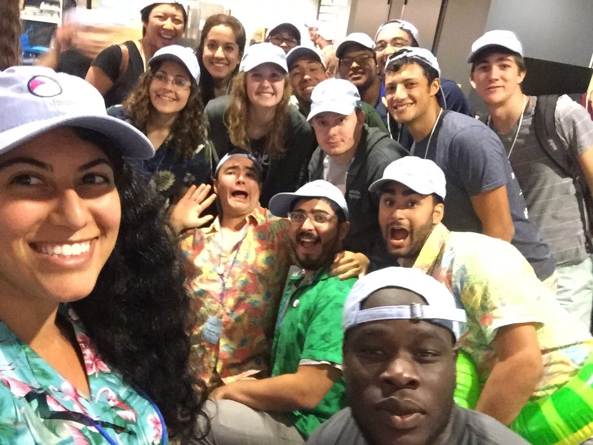 FloridaHackers's tweet photo. A tip of the hat with new FH hats!!!!!! 🚢⚓️ #floatie16 https://t.co/z1gV66Wow4
