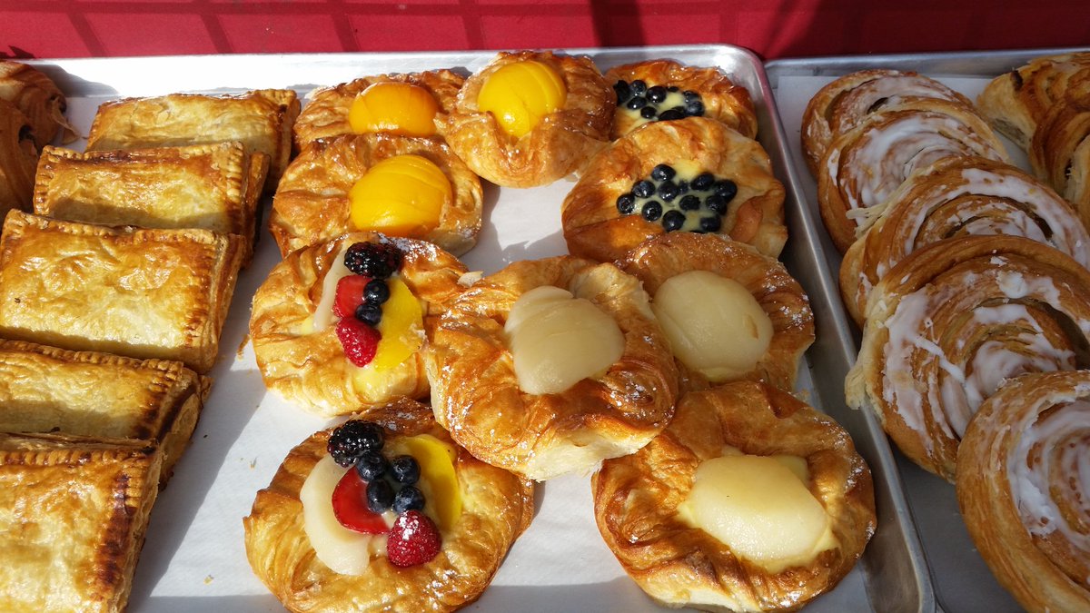 PacificPaliFM's tweet photo. Come have breakfast with us. We're here at Palisades High until 1pm. #vegan #raw #organic #paleo #glutenfree https://t.co/ZC4SUxB9FX