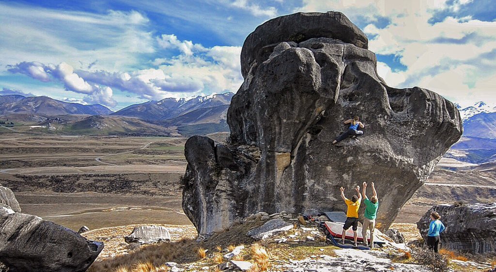MinaClimbing's tweet photo. Monster Society of Evil (V9),a tough, burly start followed by the classic techy, scary finish! 📷:David Mason @Arcteryx @fivetenuk https://t.co/9fX4PGWIpr