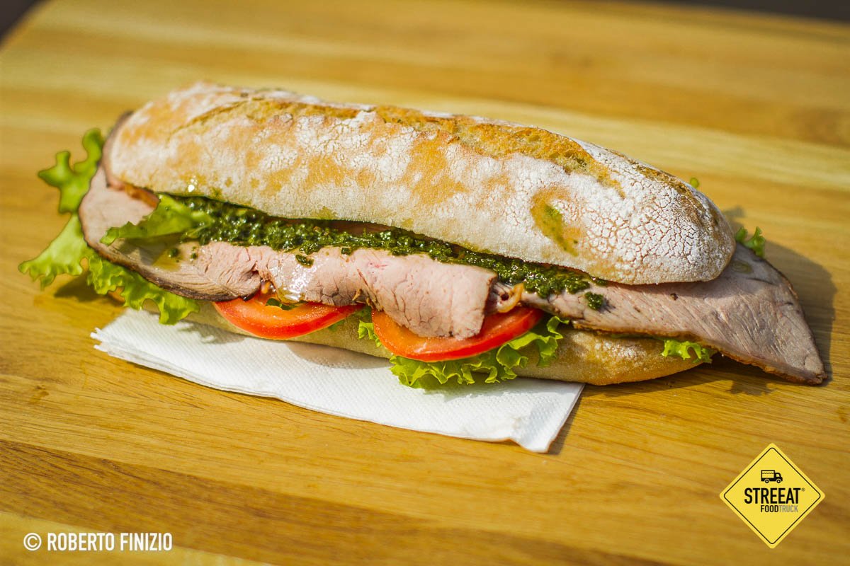 Il sandwich #argentino per eccellenza. Il Lomito sbarca a #Mantova e a #Bari per #STREEAT®
@mantova2016 <a href="/WeAreInPuglia/">WeAreInPuglia</a>