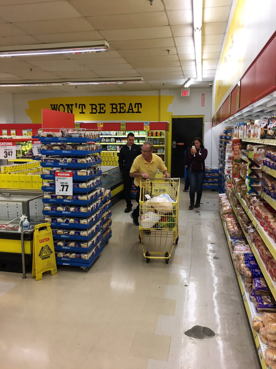 WburgThrashers's tweet photo. Congrats to John Hogan for being the lucky Shopping Spree winner @ No Frills!   Enjoy all that food! https://t.co/IidzPddEde