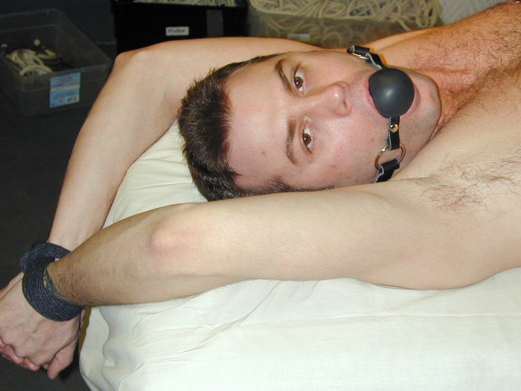 BobWingate1's tweet photo. Posts on my blog last week: 1) New chapter by Eric Tide, 2) unpublished bondage bio, 3) Kyle Evans bondage pics https://t.co/bb4wfbXCZM https://t.co/yMuHMbWRmg