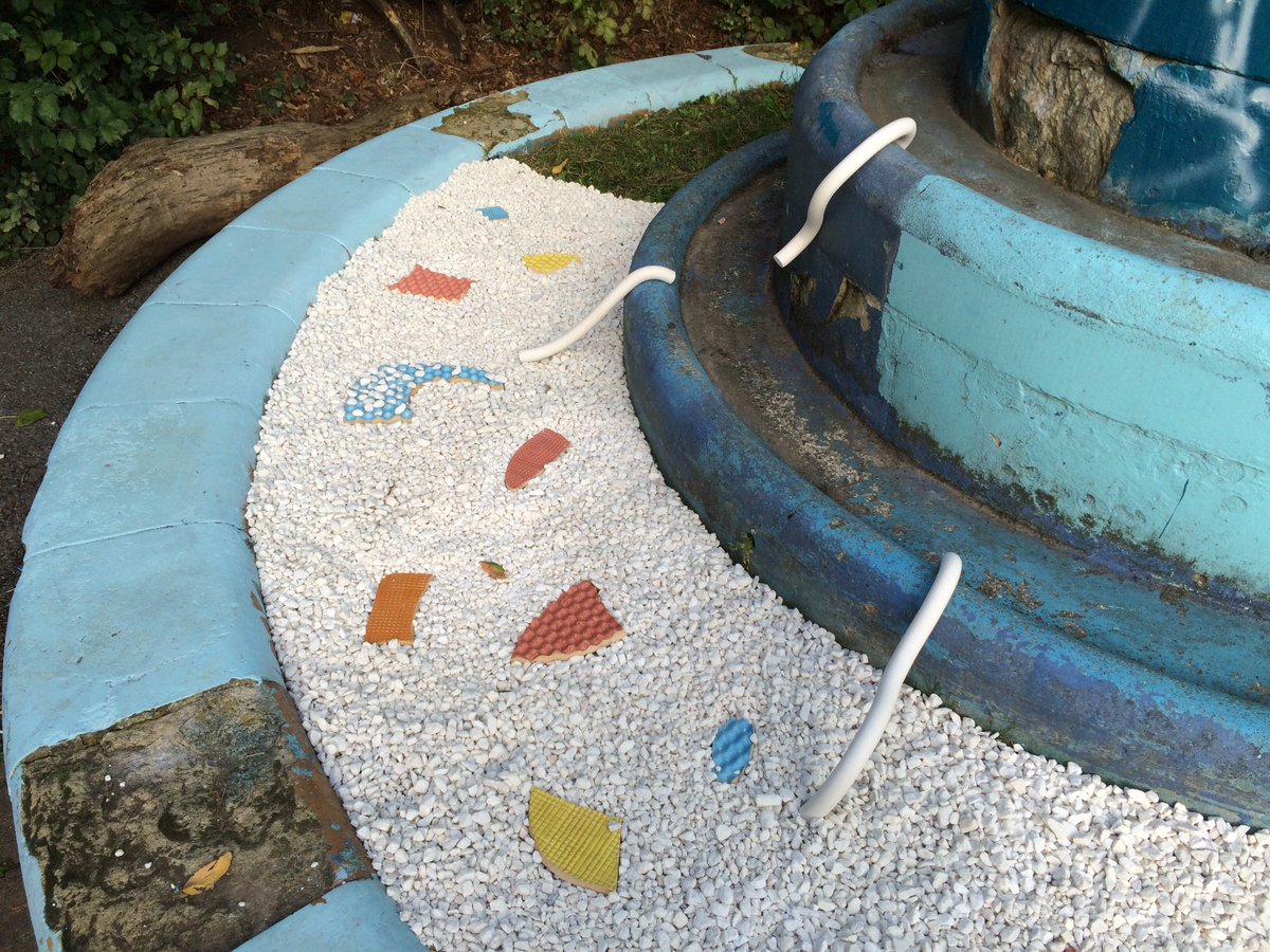 artlicks's tweet photo. 'Liquid Assets' installation by Emily Hawes & Sophia Simensky for #alw2016 on Peckham lido site https://t.co/3tsnTdP6u5