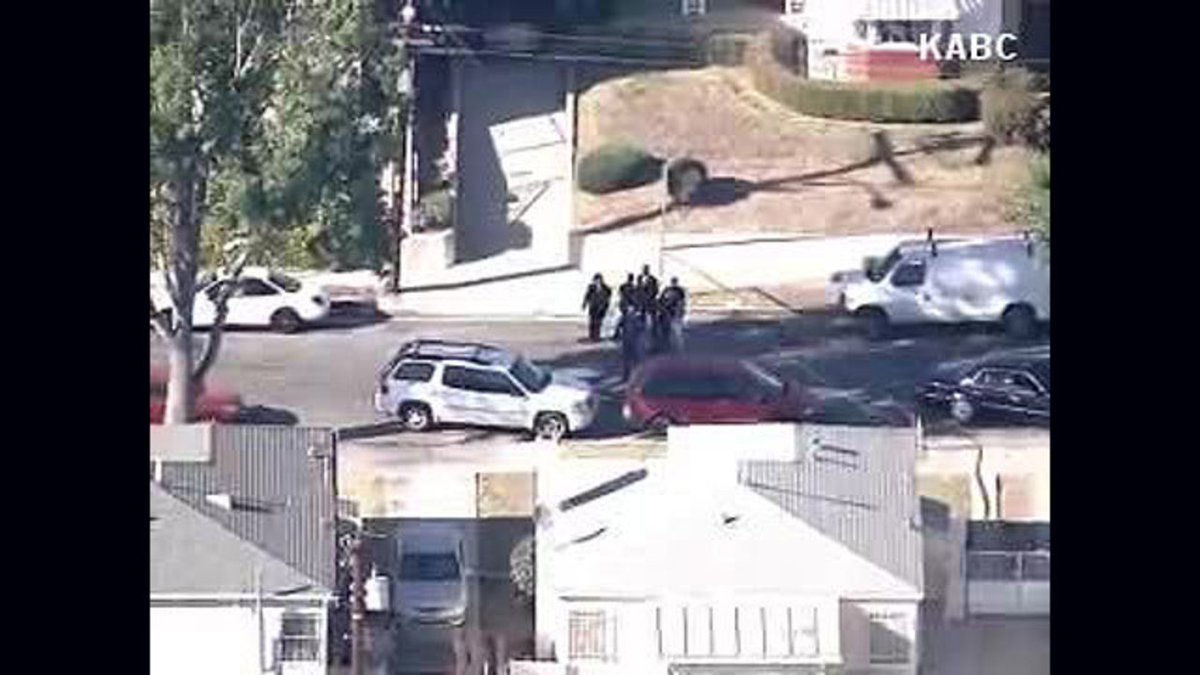 Los Angeles police investigating fatal shooting by officer bit.ly/2dRaVvw?utm_me… https://t.co/zjaMzYFh26