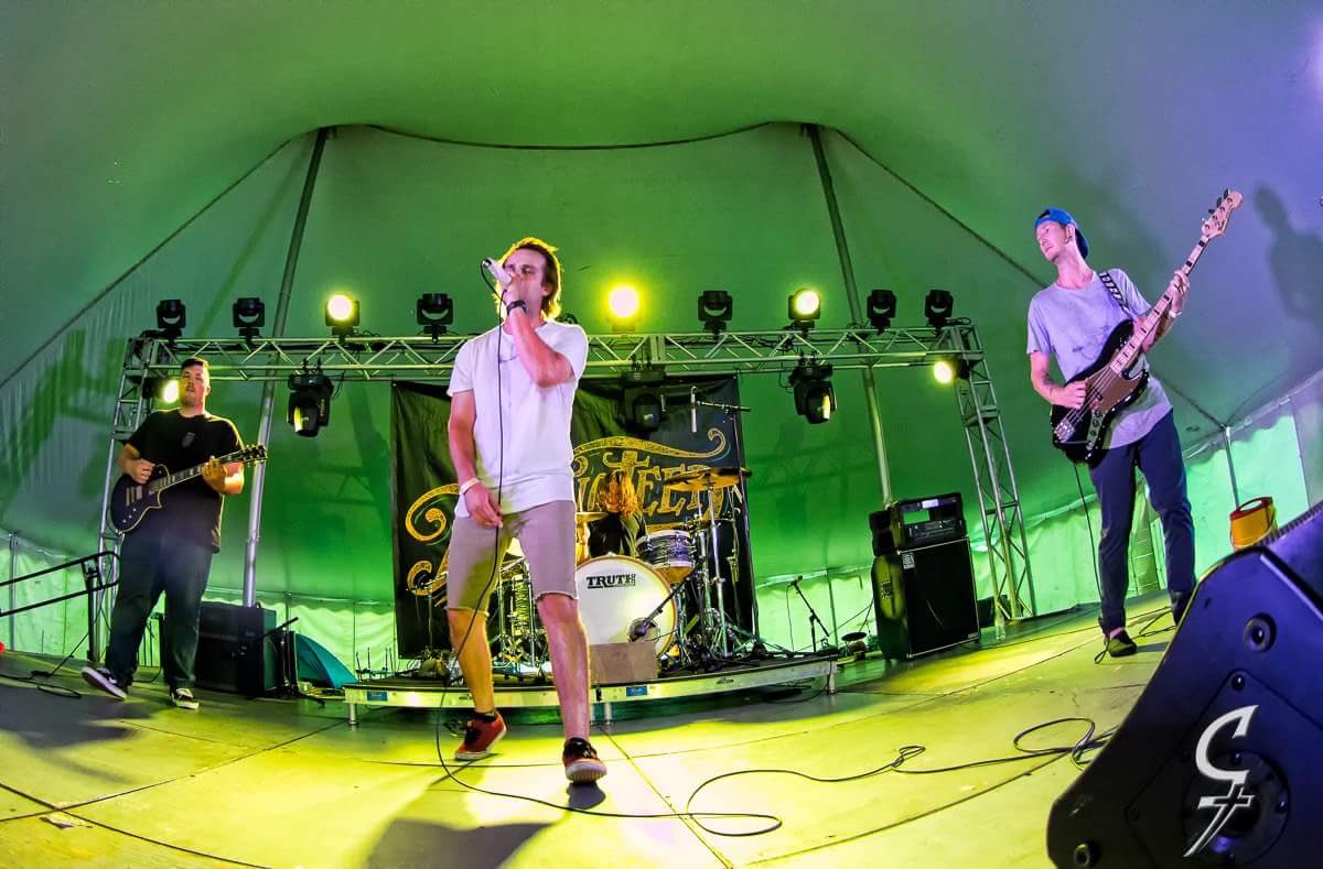 EvenTidesMusic's tweet photo. @audiofeedfest 2016
📸 Chad Fenner #EvenTides https://t.co/gK9QmpP9Wl
