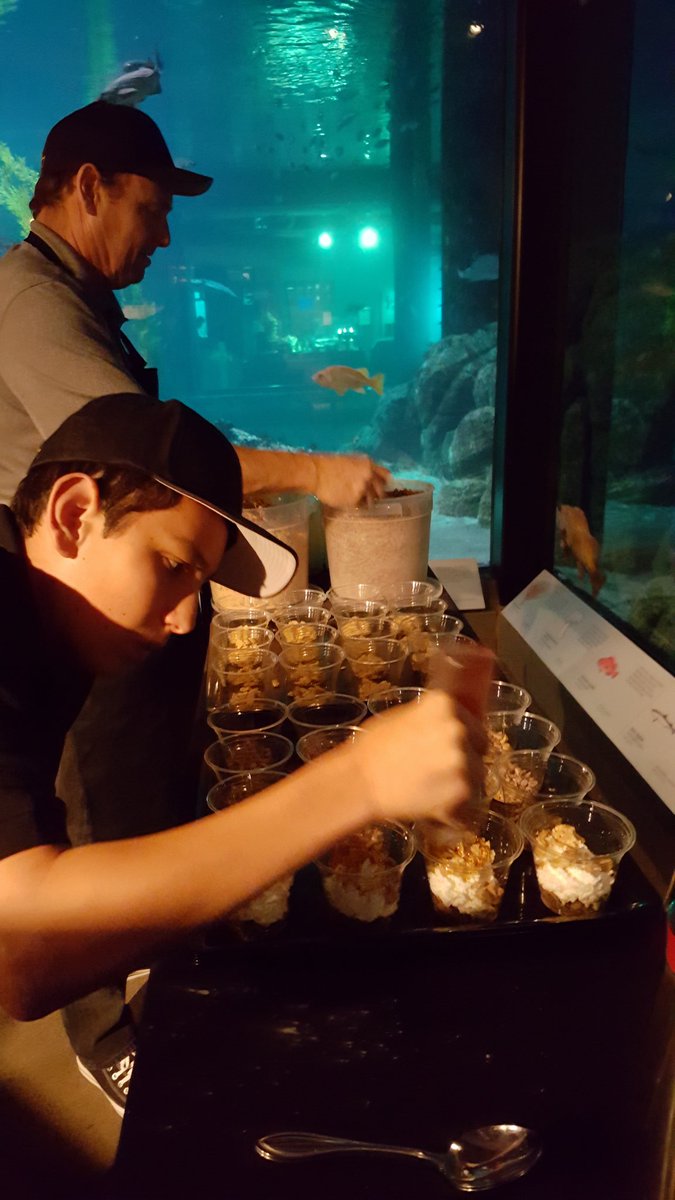 carmelhoneyco's tweet photo. #Thanks @MontereyAq for an #awesome #night of #culinary #fun #cookingforsolutions #smores #chc #honey https://t.co/mgSXrG0fTB