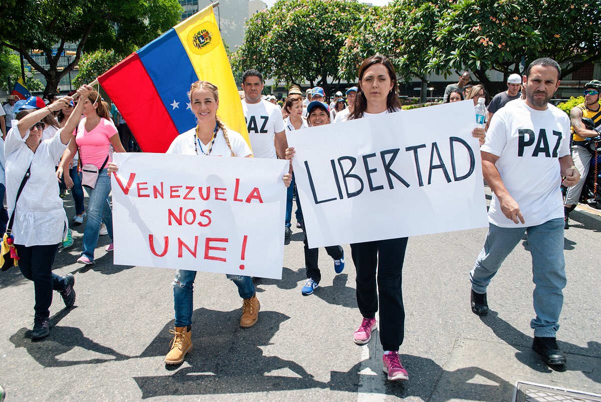 liliantintori's tweet photo. Hoy es el Día Internacional de la No Violencia, el camino para lograr la paz, la justicia y la libertad. https://t.co/LYx0Ojk1HN