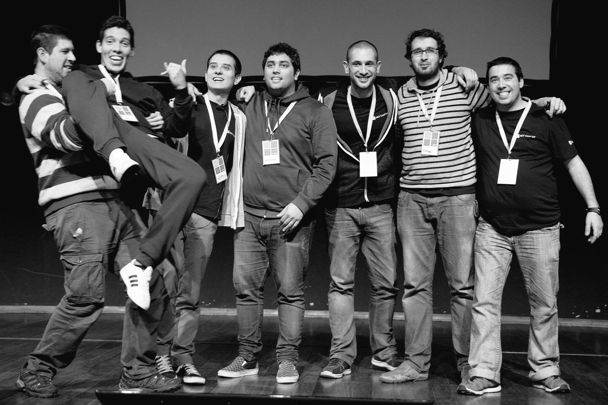 daVinciLAT's tweet photo. Bravo equipo @NETConfUY por mover la comunidad IT en otra excelente edición del evento #EXPLOTOOO https://t.co/QBDjUXXE7f