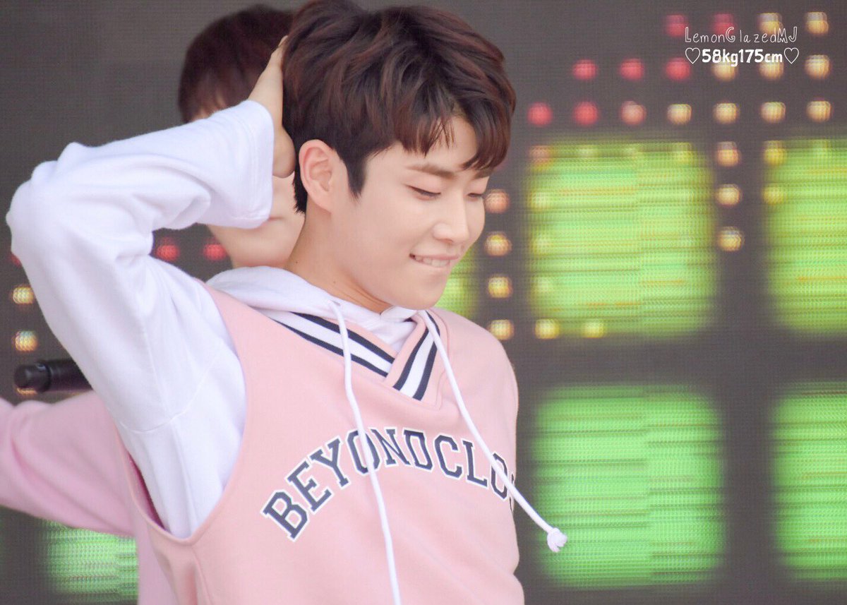 LemonGlazed_MJ's tweet photo. 오래간만이야^^🎀
#아스트로 #MJ #엠제이 #명준 #ASTRO @offclASTRO @fantagiomusic https://t.co/8UbB2YLDOG