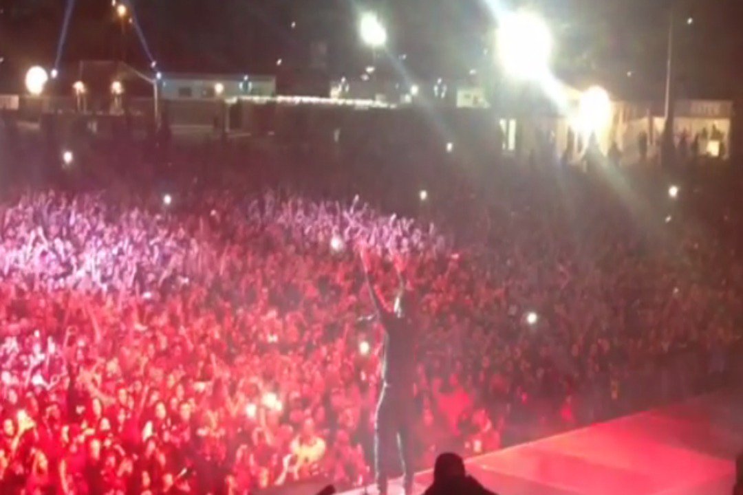XXL's tweet photo. .@JColeNC performs his last show for a very long time at 2016 The Meadows Music Festival https://t.co/Ifh5wR2o7s https://t.co/lHt7YDgr0h