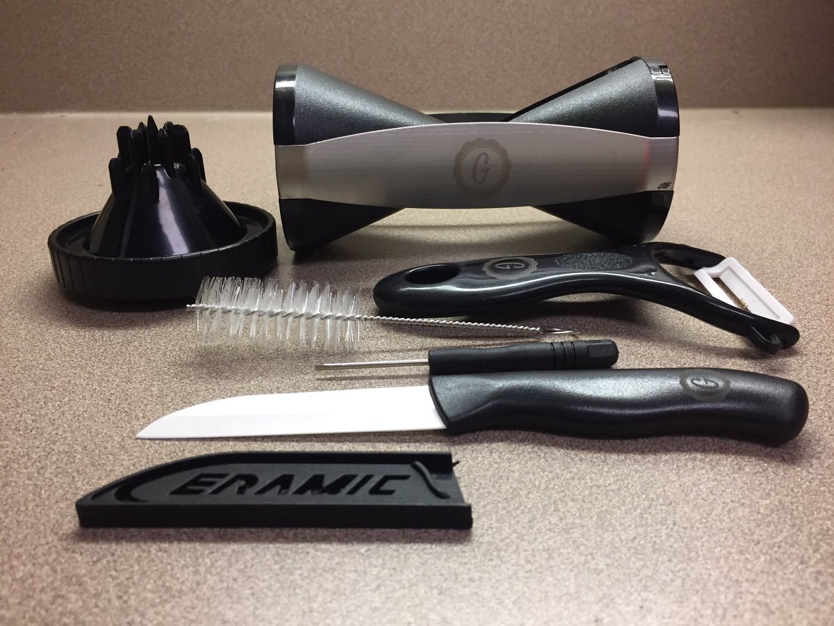 Lindas_Life's tweet photo. Spiralized zucchini beats pasta! Great kit w/free peeler, knife &amp; tools!#GlaamVeggeties https://t.co/dY92gm5Vlr https://t.co/1YWjgYmEbs
