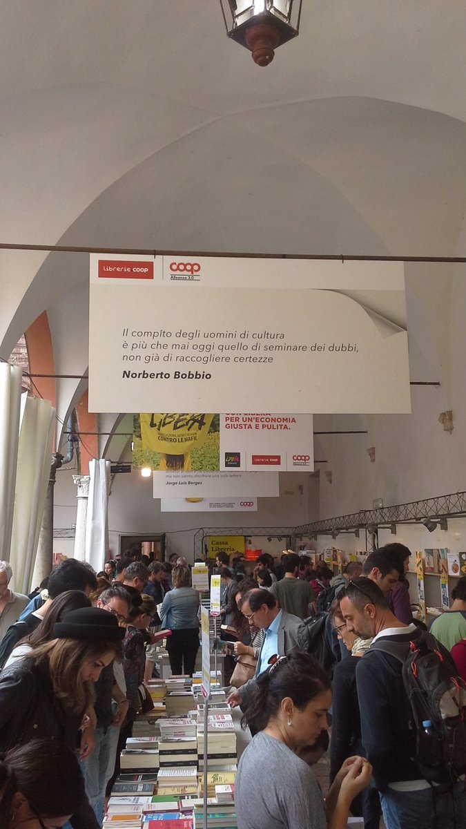 DavidePatitucci's tweet photo. La città di #Ferrara trasformata per tre giorni in una grande redazione a cielo aperto #intfe #intfe2016 @Internazionale https://t.co/XO6wRWUqWx