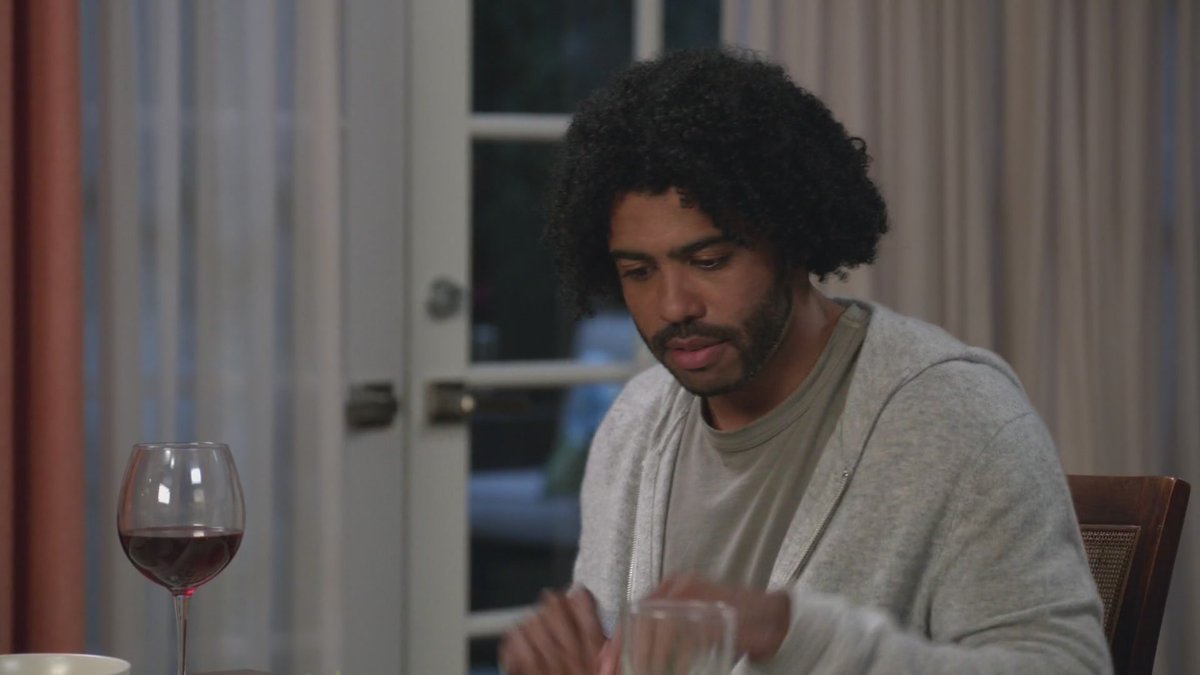 DDiggsCom's tweet photo. Gallery Update: Black-ish Stills &amp; Screencaptures https://t.co/Y54OVRxNqN @DaveedDiggs #blackish https://t.co/lRtekmdJid