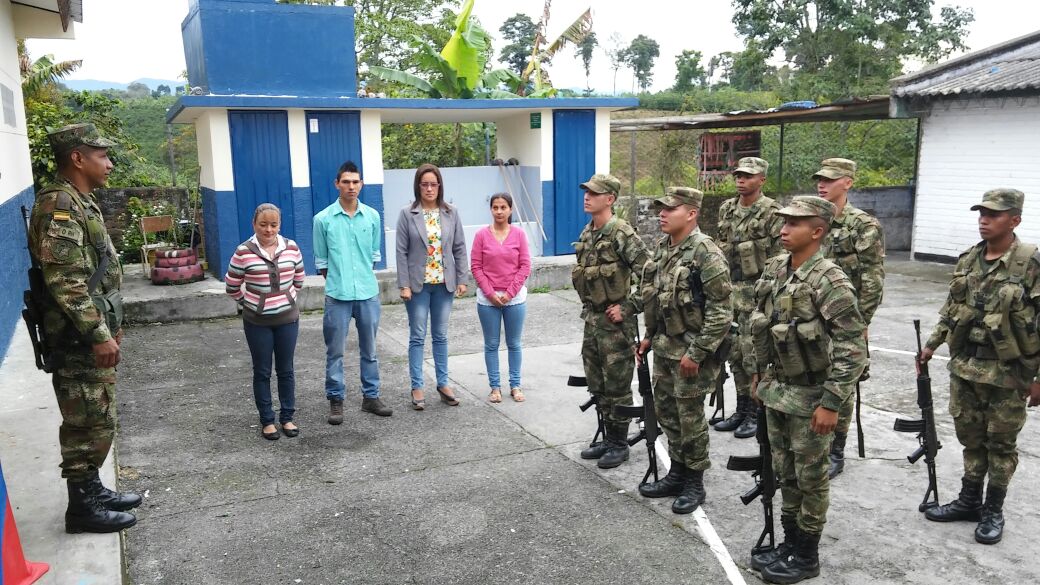 Ejercito_Div5's tweet photo. Nuestros soldados del Bat Cisneros comprometidos con esta #JornadaElectoral @Quindio @COL_EJERCITO https://t.co/LeG6kWuG3d