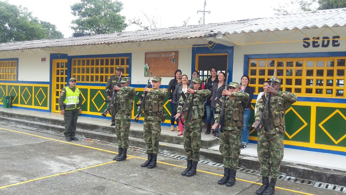 Ejercito_Div5's tweet photo. Nuestros soldados del Bat Cisneros comprometidos con esta #JornadaElectoral @Quindio @COL_EJERCITO https://t.co/LeG6kWuG3d