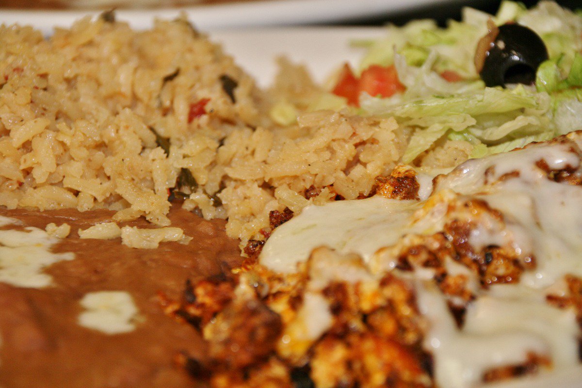 GarciasPhx's tweet photo. #OriginalGarcias ingredients for a flawless Sunday: #ChorizoConHuevos #BloodyMarys #Football #EndlessHappyHour. https://t.co/yBpCux7Juk
