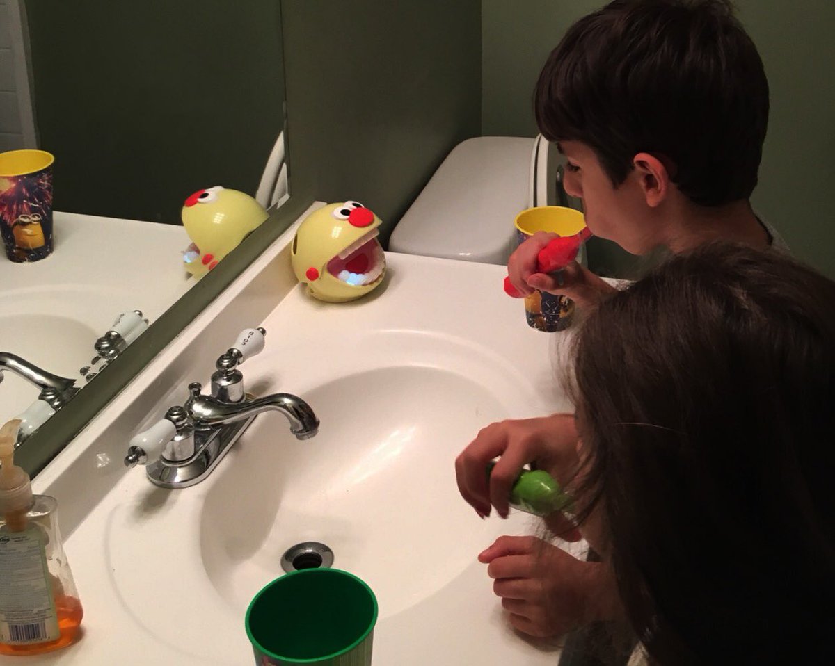 BrushyBall's tweet photo. @BrushyBall coaching brushers through complete brushing! #family #dental #dentist #education #healthyliving #wellness https://t.co/sXNHQdesav