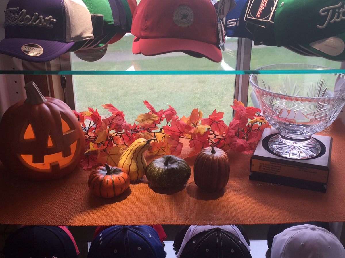 BangorMuniGC's tweet photo. @stacicreech Kathryn thought your ME Amateur trophy needed some fall decor. Looks pretty sporty here in the Pro Shop @NEPGA @Cityofbangorme https://t.co/yJlOuYiQAu