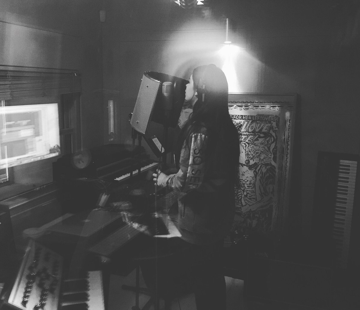 livdawsonmusic's tweet photo. Such a gooood week writing and recording 🤓😁❤️🤓😁❤️ #studionerd https://t.co/j4wIKaOB2h