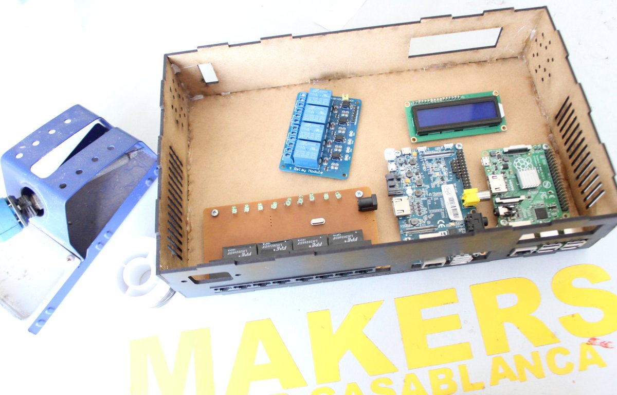 Fablab_casa's tweet photo. SBCBox est un boitier multi-usage contenant 2 Raspberry Pi et une BananaPi, il pourra  être utilisé pour faire un cluster https://t.co/8LmSMch6N0