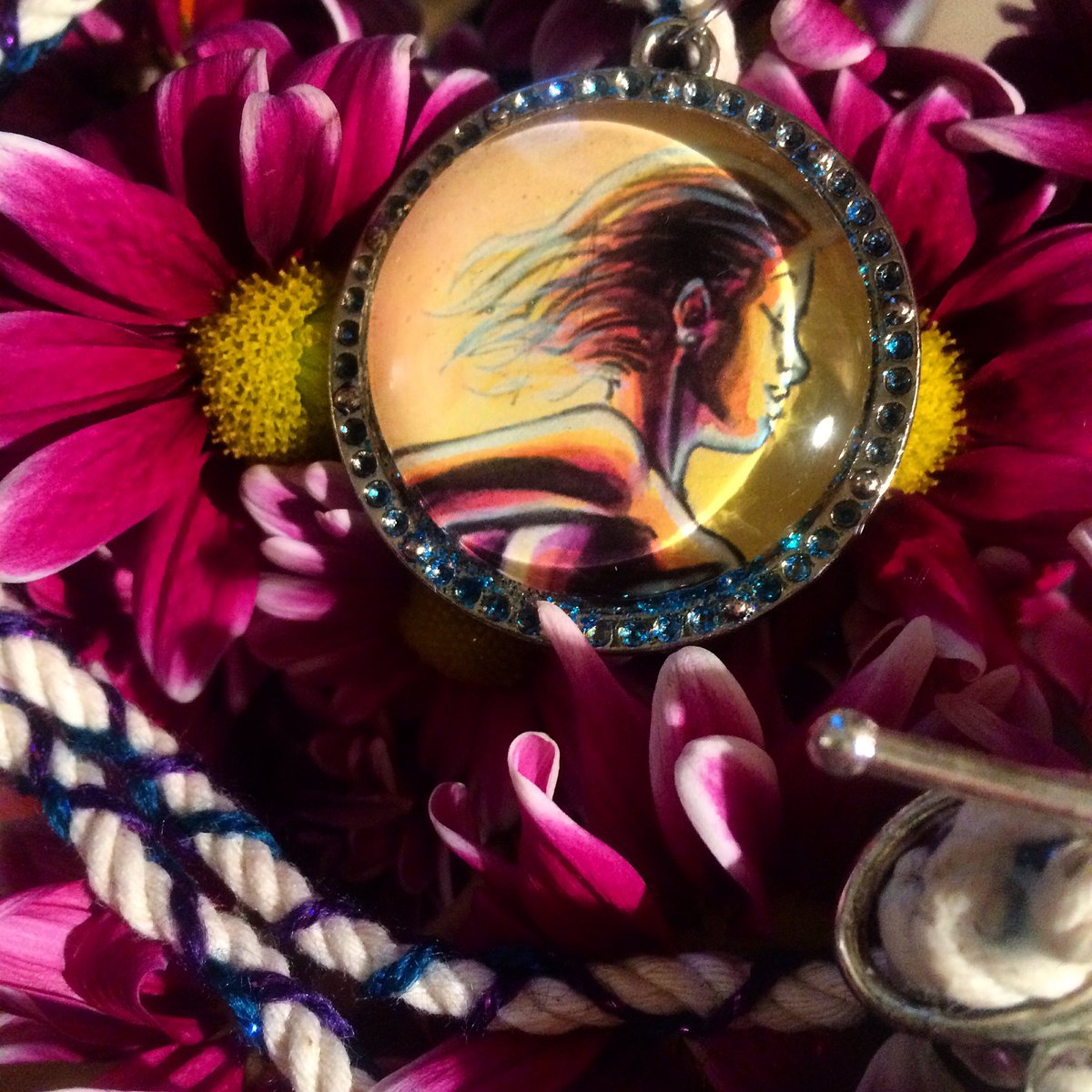 CuriouserSeries's tweet photo. https://t.co/Ra0oFBaPvQ #aliceinwonderland #alice #jewelry #art https://t.co/K9BPFiMwkj