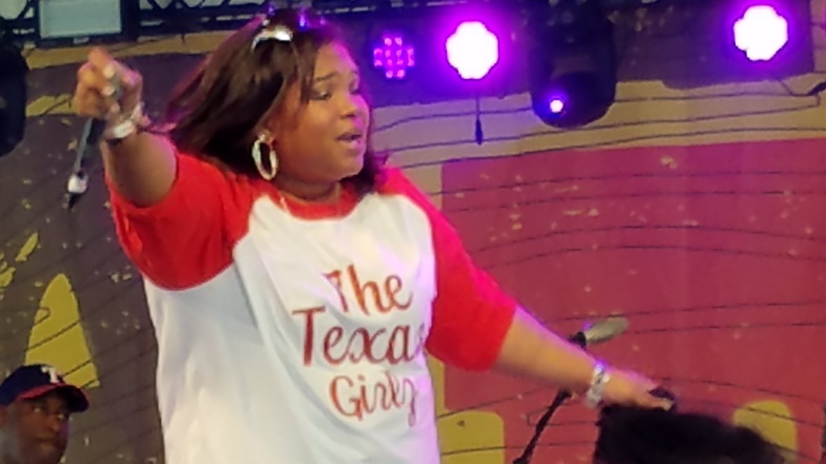 tpurplefishes's tweet photo. @Spiritualettes_ brought the church to #aclfest and it's as soulful as ever!!! https://t.co/ynLVGyIfr4