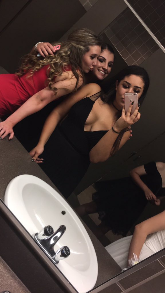 ryanelizabethx's tweet photo. Great last hoco 💕 https://t.co/BR1YT8alsP