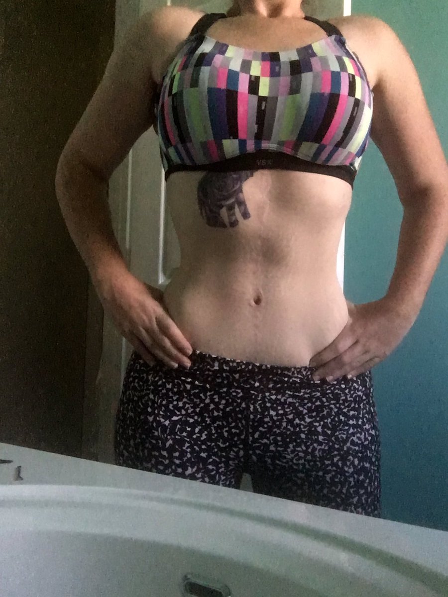 Future_RN_2016_'s tweet photo. When the abs are showing and you're not even flexing 🙌🏻🙌🏻 #bikini #abs #bikiniprep #absfordays https://t.co/HD8RgNk19u
