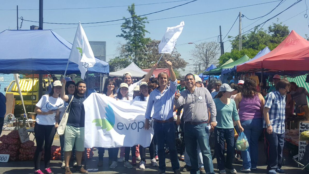 evopoli's tweet photo. Nuestro vicepresidente @lcruzcoke apoyando en banderazo a candidato a concejal Gonzalo Luna @tqsanjoaquin #ListaJ #EligeEvópoli https://t.co/Lhgxn9uR9x