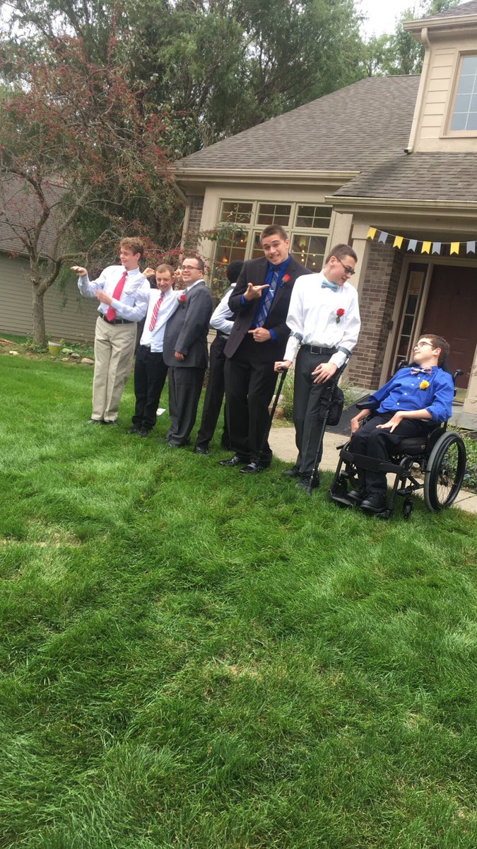 CHSChamps's tweet image. Love seeing this! Hope everyone had a great homecoming ! #homecoming2016