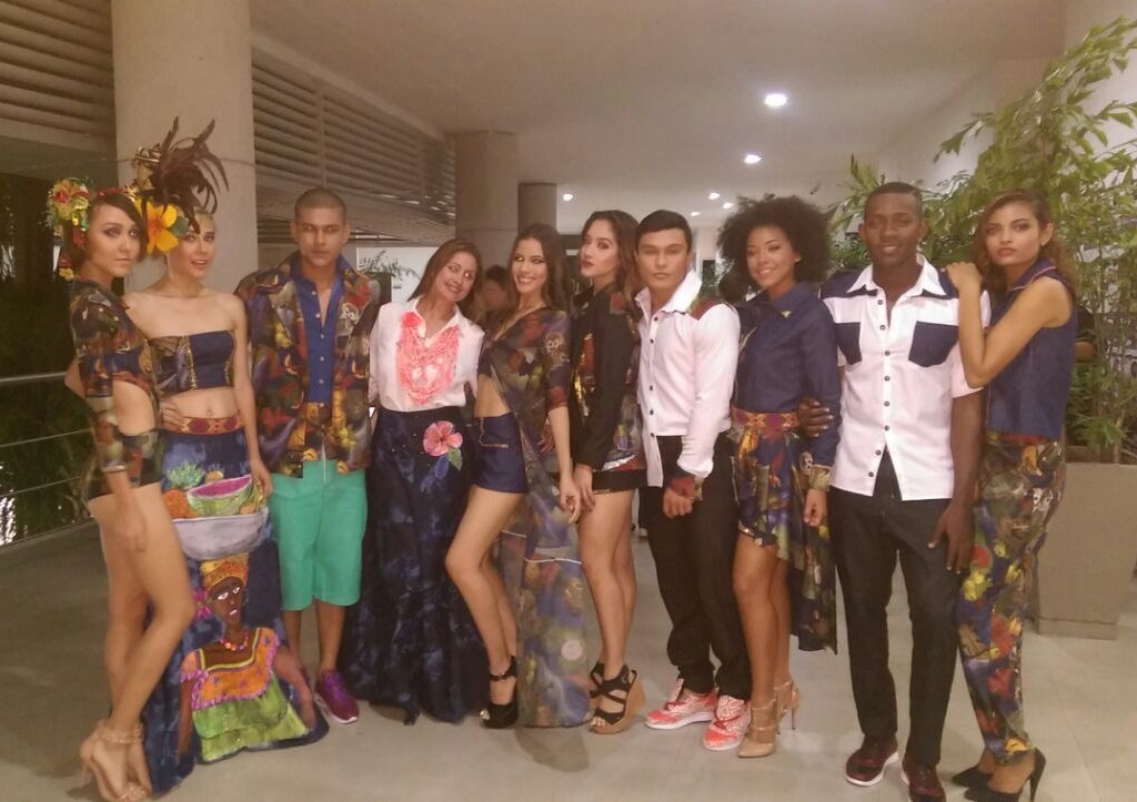KimberlyVega99's tweet photo. #EIFW 2do y 3er dia👒💄👠👗 https://t.co/lHgxBnJngJ