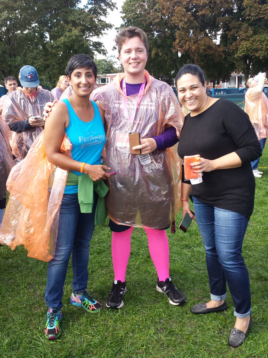 media_squirrel's tweet photo. They're coming down now from the #CIBCRunfortheCure to #jointhej! https://t.co/w2TaJOOOw2