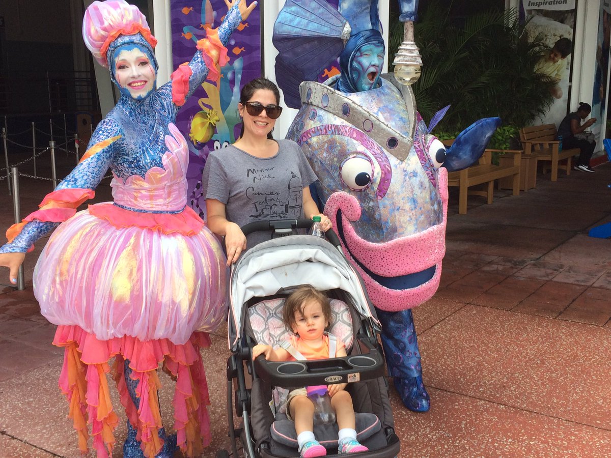 ConservamomE's tweet image. Having a blast at SeaWorld's Halloween Spooktacular!#FallinOrlando #loveOrlando @VisitOrlando @SeaWorld #seaworldspooktacular