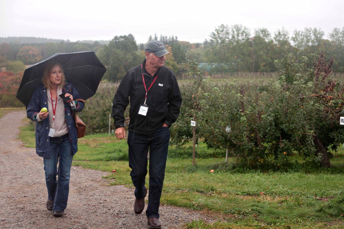 Charles chatted with <a href="/seasonssuppers/">Jennifer</a> yesterday about apples at the <a href="/ontarioapples/">Ontario Apples</a> food blogger event #loveONTfood