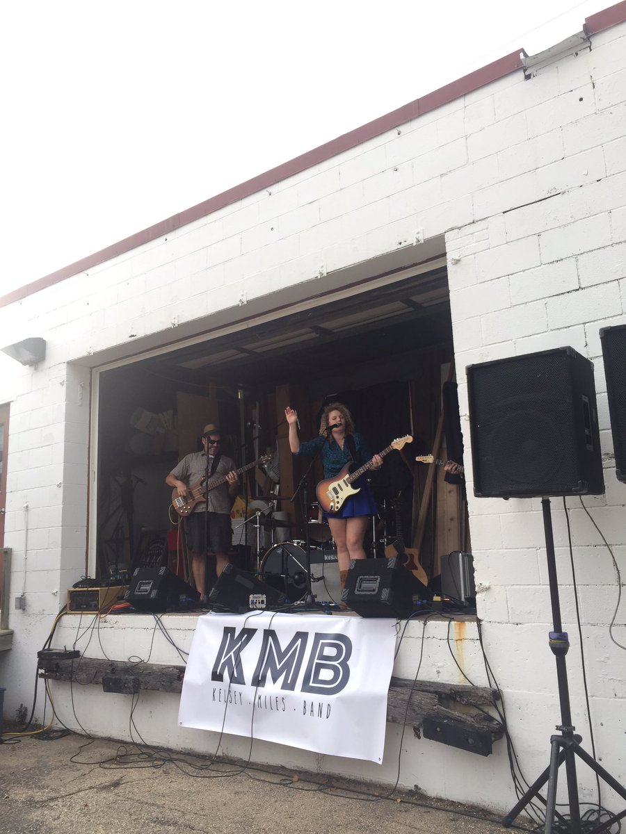 Brewmaster_Ash's tweet photo. Hangin out with @BosMeadery for #FreyaFest celebrating awesome local women, supporting DAIS. Kelsey Miles Band killin it!!! https://t.co/FqwQp2fVxL