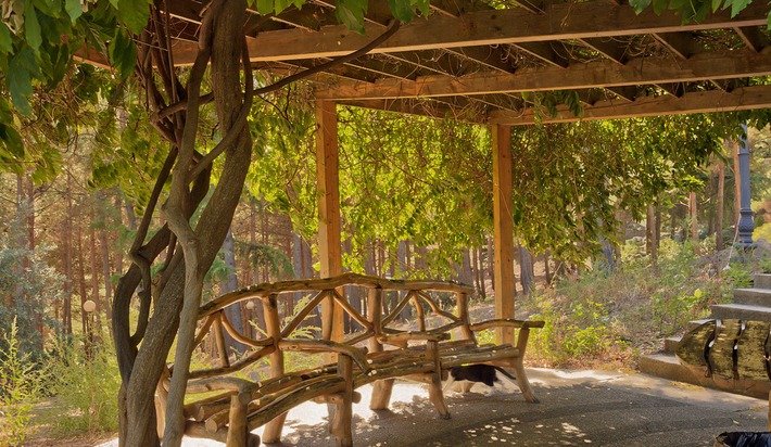 RealtorCWelsh's tweet photo. If you're handy, build yourself a gorgeous pergola by following these steps: https://t.co/EENg8rtcjW https://t.co/0m3tnvxjmY